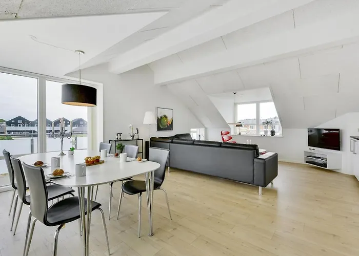 Anneka - 200m From The Sea By Interhome